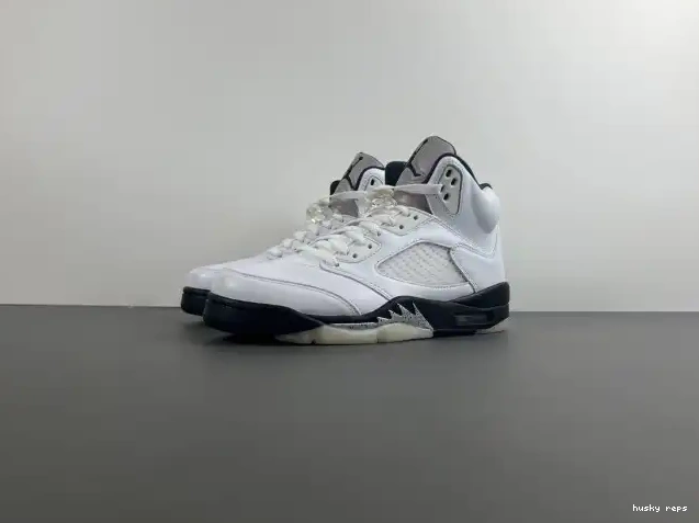 Rep Husky DD0587-110 'WHITE RETRO 5 BLACK' JORDAN AIR 0501